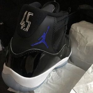 Jordan 11 Space Jam